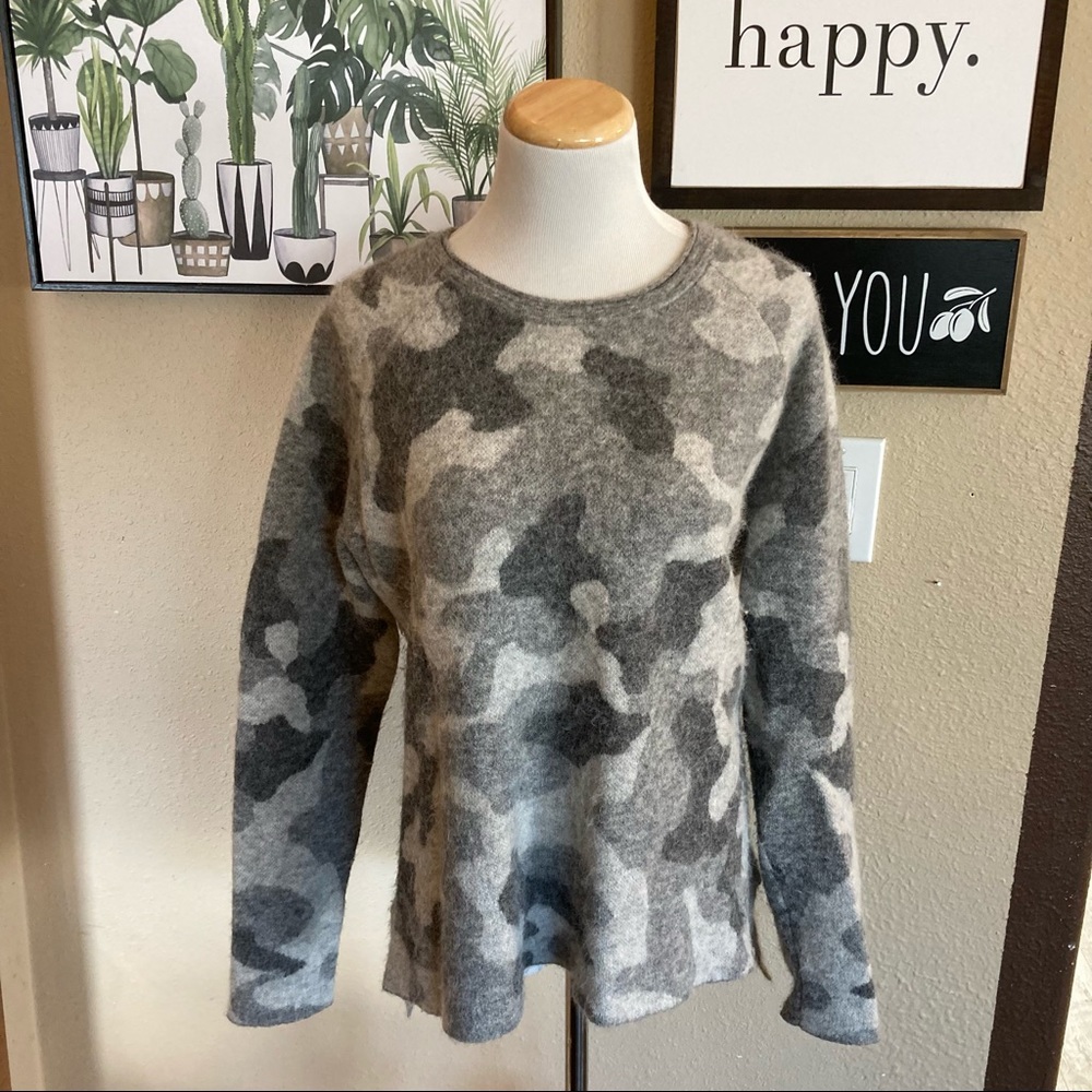 Athleta Grey Camo Sweater XL